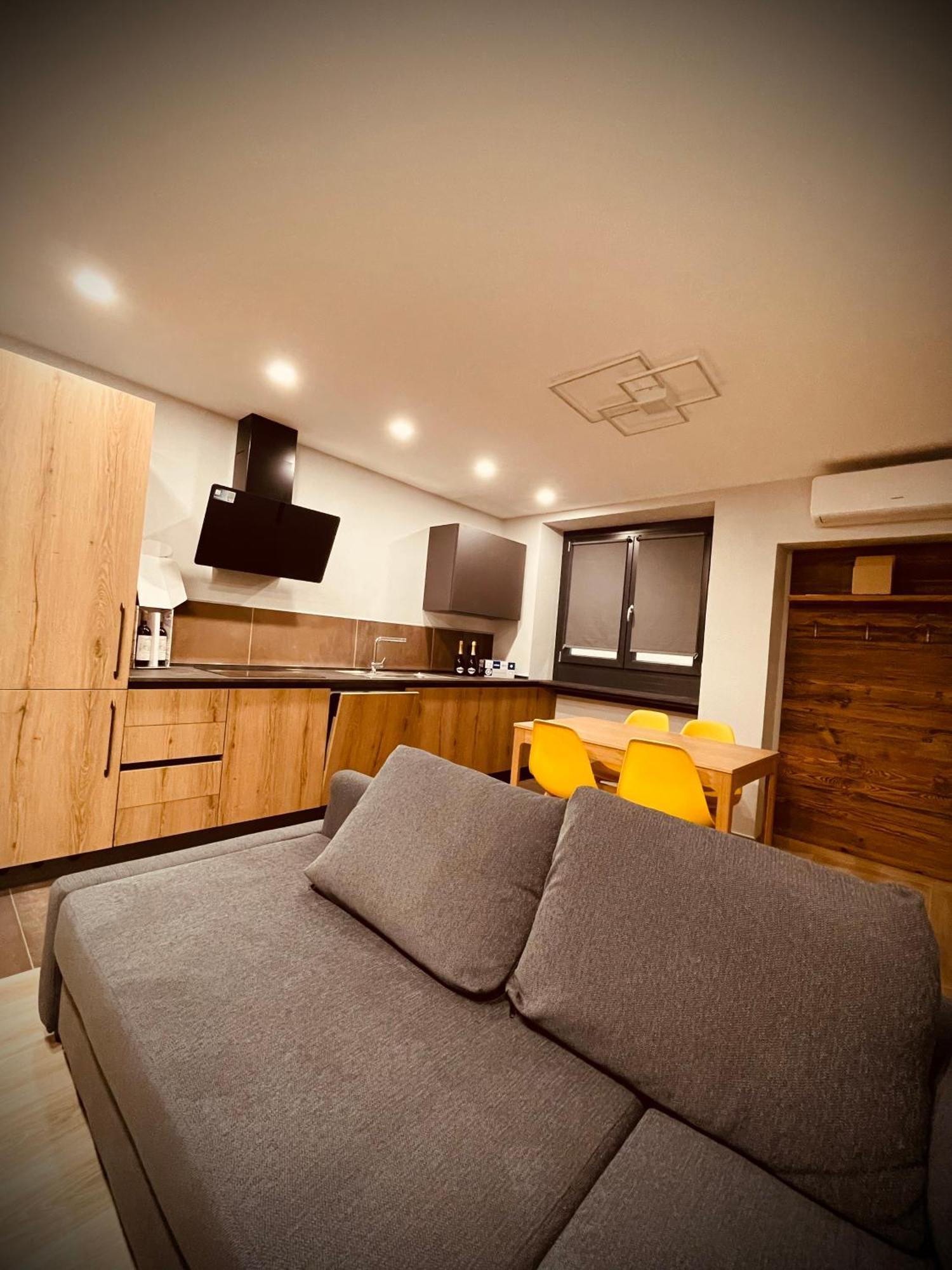 Alpine Hut Apartment ปอนต์-เซนต์-มาร์ติน ภายนอก รูปภาพ