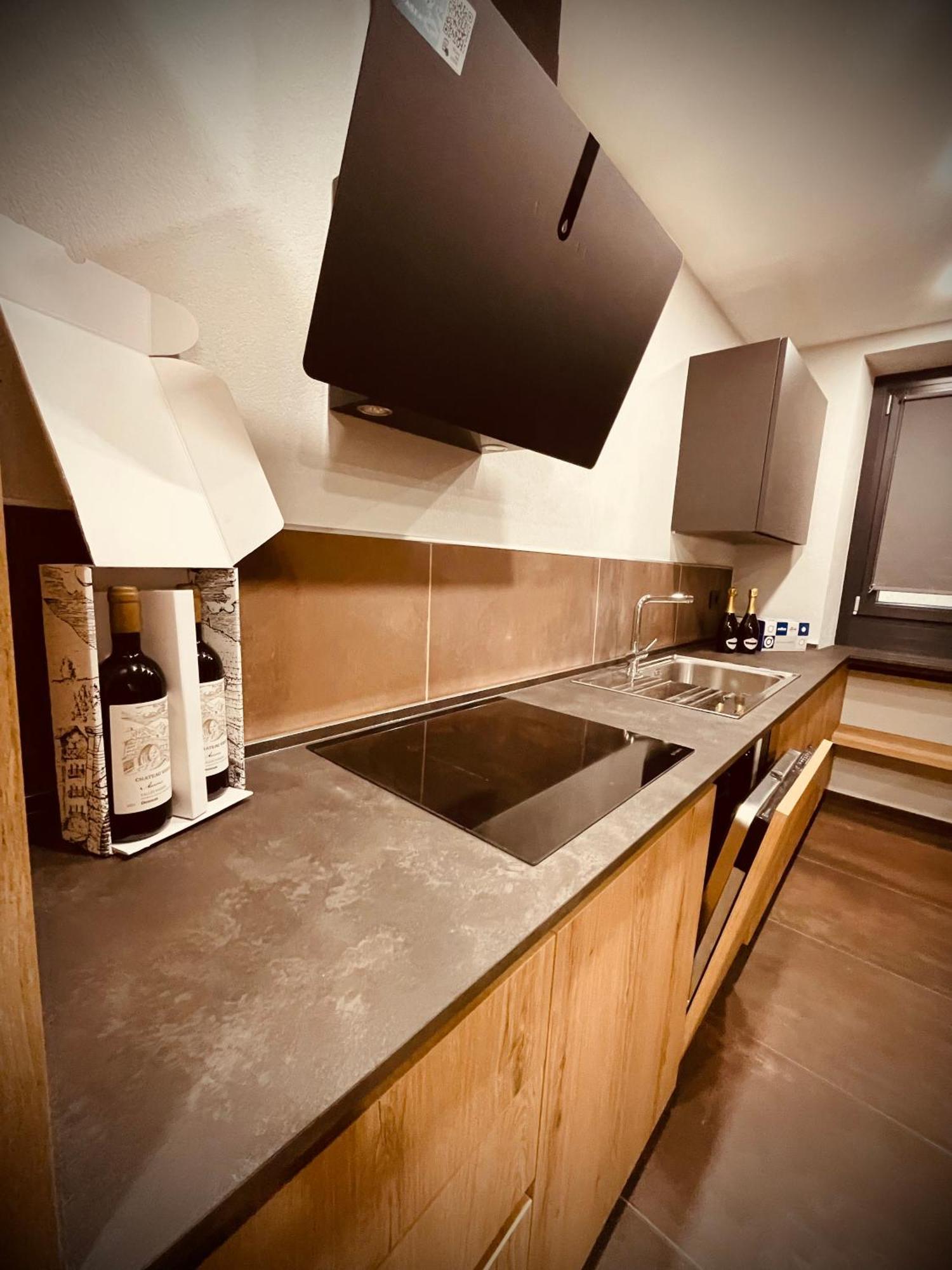 Alpine Hut Apartment ปอนต์-เซนต์-มาร์ติน ภายนอก รูปภาพ